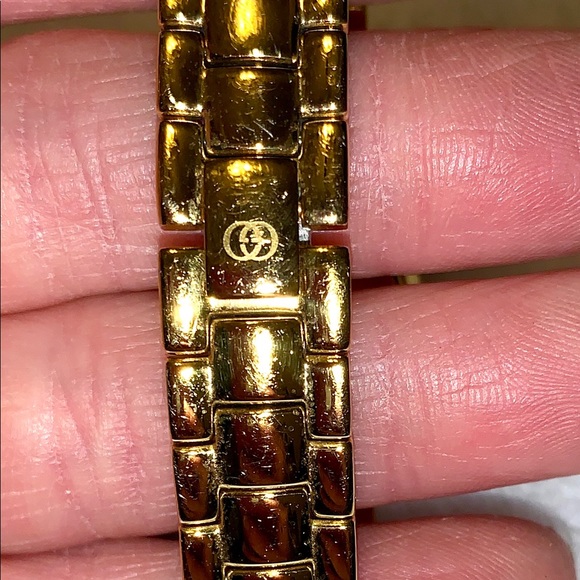 Authentic Women’s Gold Gucci Watch - Picture 2 of 8